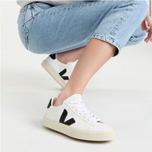New Veja size 7 CAMPO CHROMEFREE LEATHER WHITE BLACK